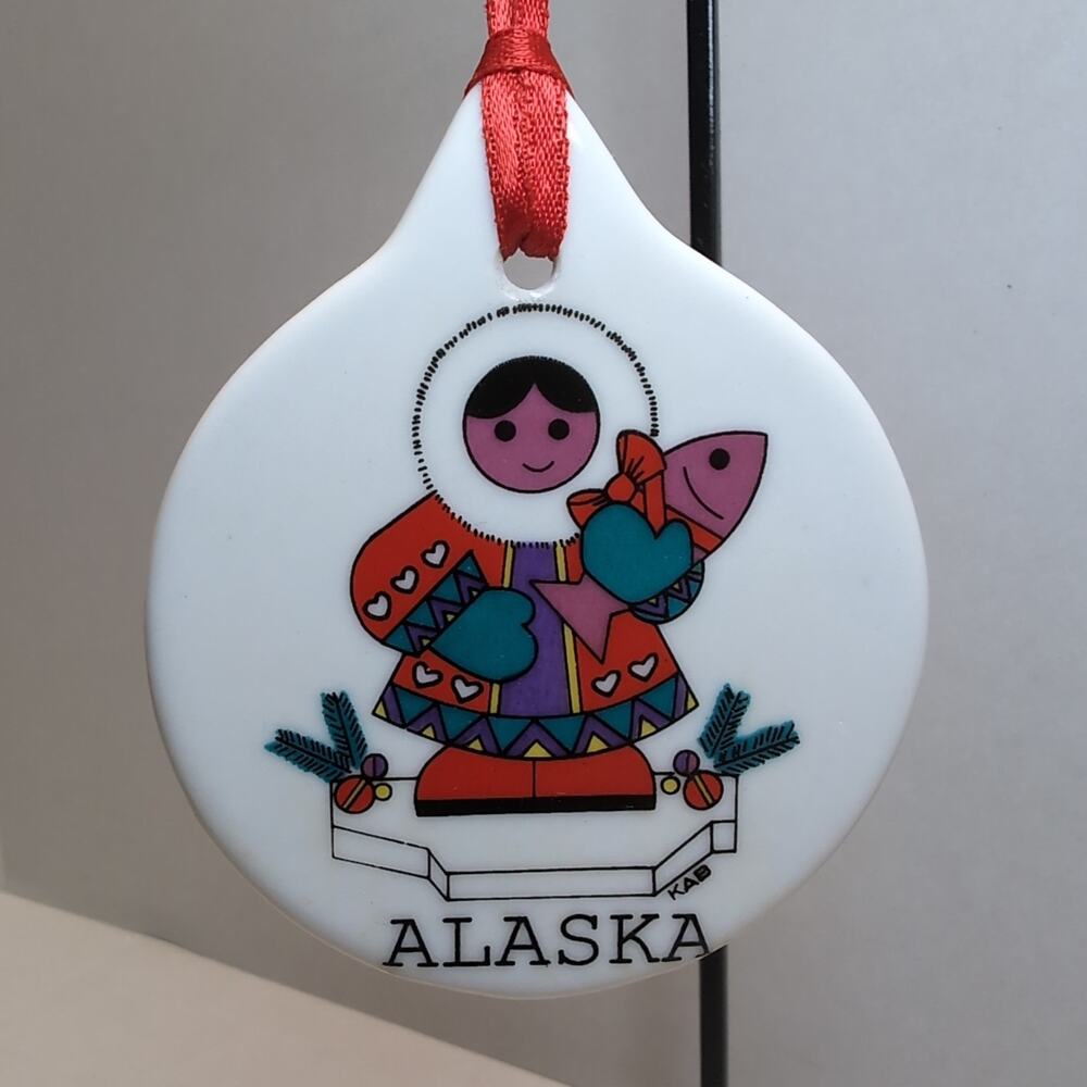 Alaska‎ Eskimo Round Porcelain Christmas Ornament Travel Souvenir Fish
